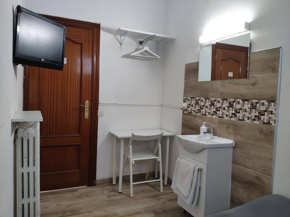 מדריד Hostal Cervantes מראה חיצוני תמונה