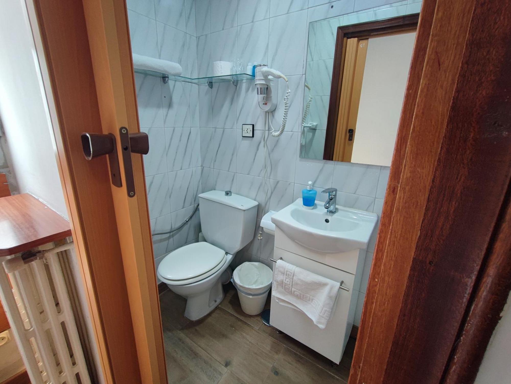 מדריד Hostal Cervantes מראה חיצוני תמונה